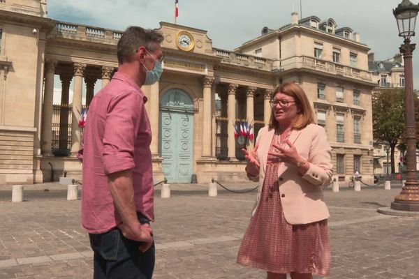 La Députée de Seine-Maritime Stéphanie Kerbarh condamne les "noms d'oiseaux" qui ont fusé à l’encontre de femmes et rappelle que l'outrage sexiste est puni d'une amende de 750 €.