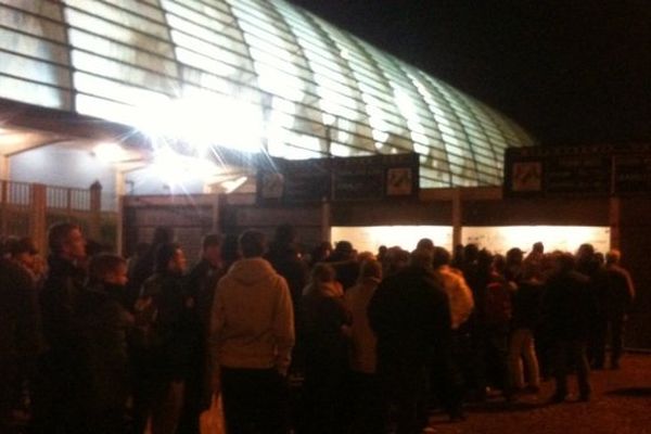 La gratuité offerte ce vendredi 7 mars 2014 aux supporters a permis une affluence record cette saison de 6747 spectateurs au stade de la Licorne pour le match Amiens SC - Red Star.