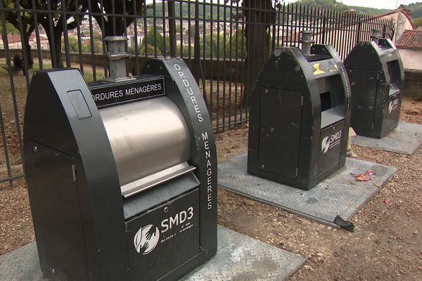 L'arrêt de la collecte en porte à porte avait déjà suscité débats et polémiques.