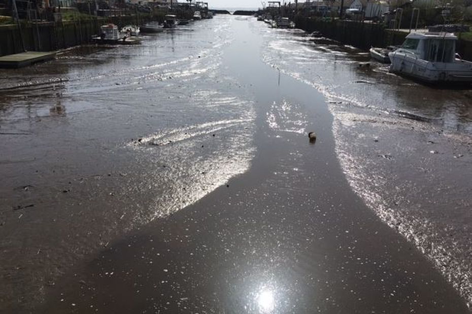 a new sludge treatment center to remove silt in the north of the Arcachon basin