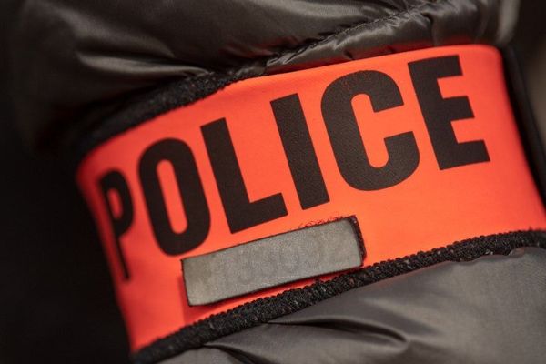 58 grammes de cocaïne, 1 kilo de cannabis et 1 080 euros ont été saisis dans un point de vente de drogues à Chambéry. Les trafiquants ont été condamnés, jeudi 16 mai 2019.