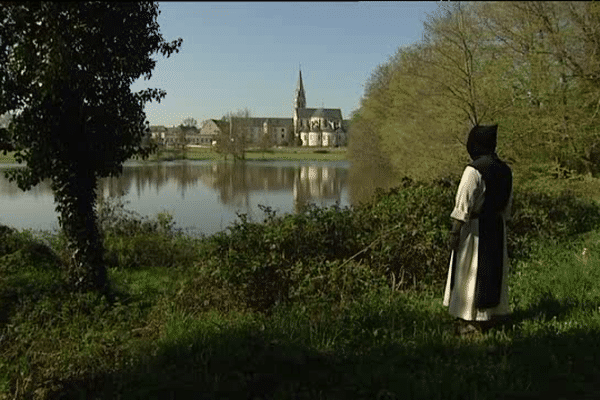 L'Abbaye de la Trappe a été fondée en 1140 dans le Perche. Un livre raconte le quotidien des moins au XXe siècle.