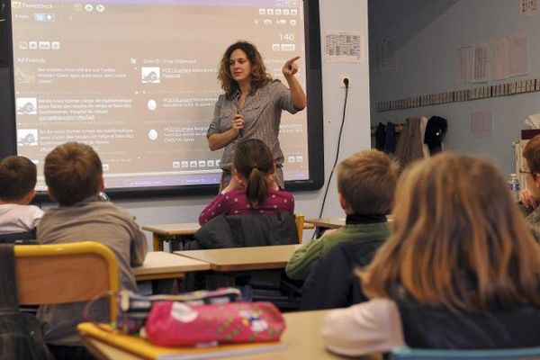 Un tableau numérique dans une classe.