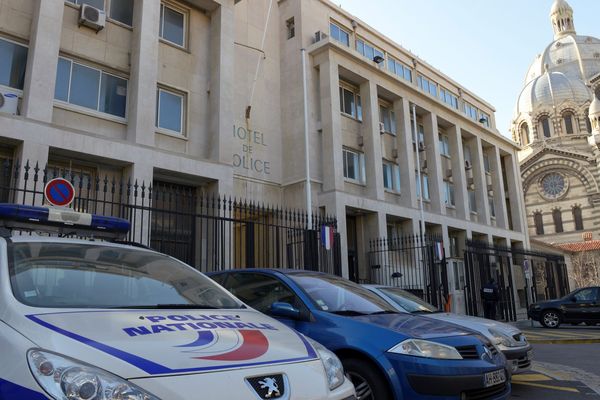 L'auteur présumé du meurtre d'un adolescent de 15 ans se serait rendu à la police