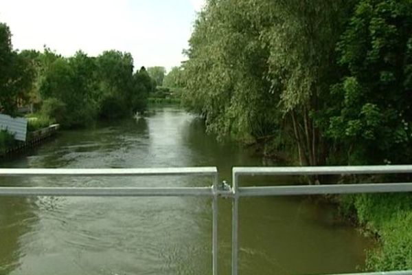 Les recherches vont reprendre en surface et sur les berges dans une zone étendue en aval de la Somme.
