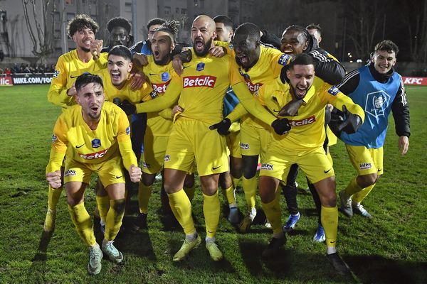 Les joueurs de Saint-Priest (Rhône) après leur victoire face à Ramorantin en Coupe de France (4-1), le 21 janvier dernier.