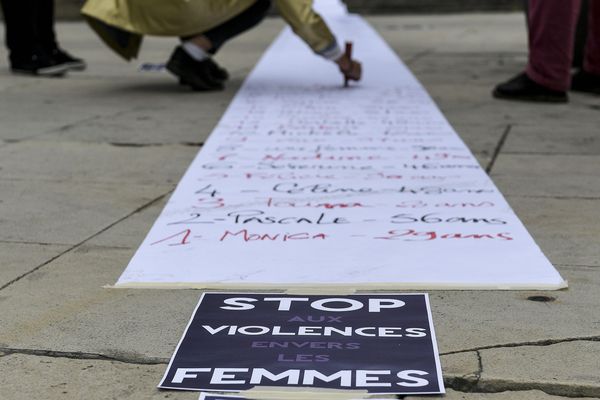 Dans un contexte de lutte accrue contre les violences faites aux femmes, l'humoriste Abdelfattah Jouadi a été condamné à de la prison avec sursis à Grenoble.