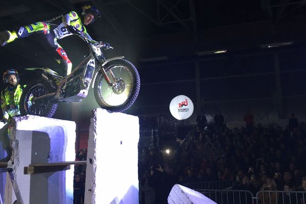 Les motards ont escaladé des obstacles impressionnants, le tout sans mettre un seul pied à terre. 