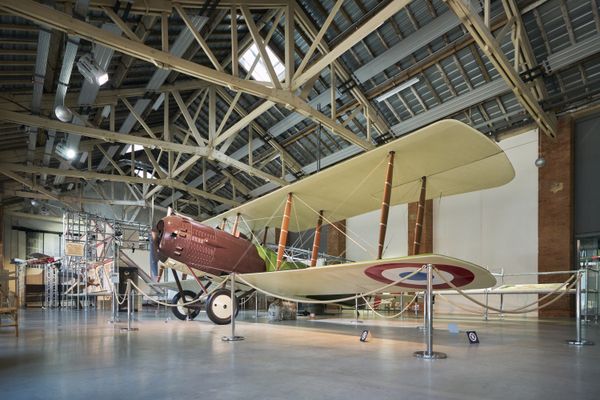 Certains vestiges aéronautiques sont exposés au musée de l'envol des Pionniers.