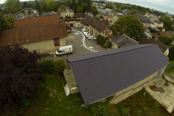 Le jardin, c'est une habitation pour les artistes, un lieu de stockage, un lieu de représentation, et... un grand jardin !