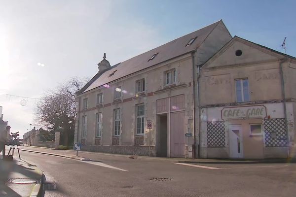 C'est dans cet immeuble à Bellevigne-les-Chateaux que la jeune militaire a été tuée par son compagnon dans la nuit du 31 décembre au 1er janvier 2022.