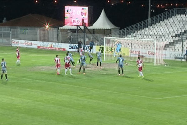 Trop maladroits, les joueurs de l'ACA n'ont pas réussi à inquiéter les Lavallois...