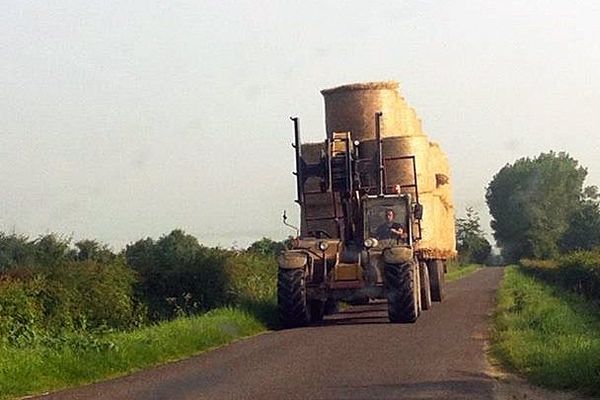 Pour les agriculteurs c'est l'heure de faire les foins.