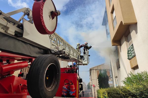 Une femme est décédée dans l'incendie de son logement à Nîmes, ce vendredi 15 septembre 2023. Samedi 16 septembre 2023.