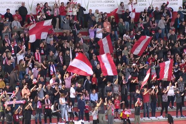 Les supporters de l'AC Ajaccio le 20 avril, pour la 36e journée de Ligue 2.