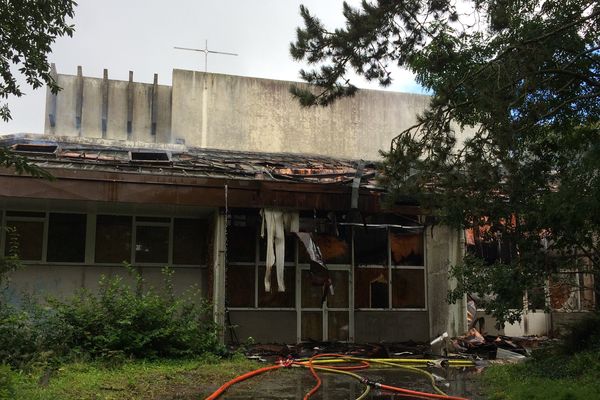 L'église de Quizac et ses dégâts suite à un incendie