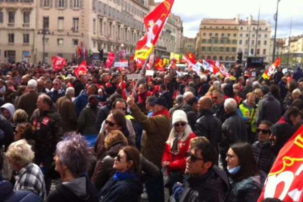 Au départ de la manifestation, sur le Vieux-Port