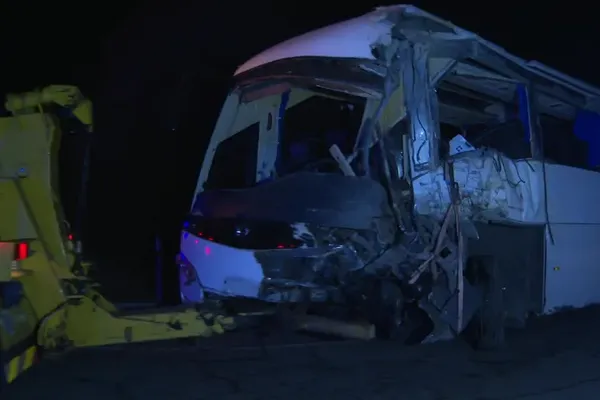 Le car accidenté a été remorqué dans la nuit du 1er décembre 2024, à Porté-Puymorens (Pyrénées-Orientales).