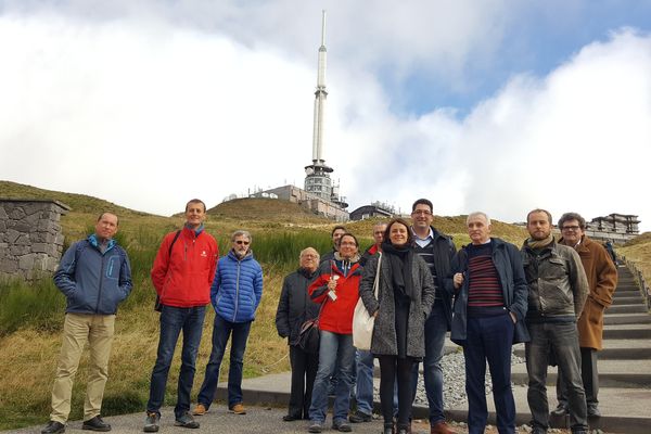 Jean Jouzel invité à une conférence sur le réchauffement climatique à Clermont-Ferrand est grimpé au sommet du Puy-de-Dôme. 