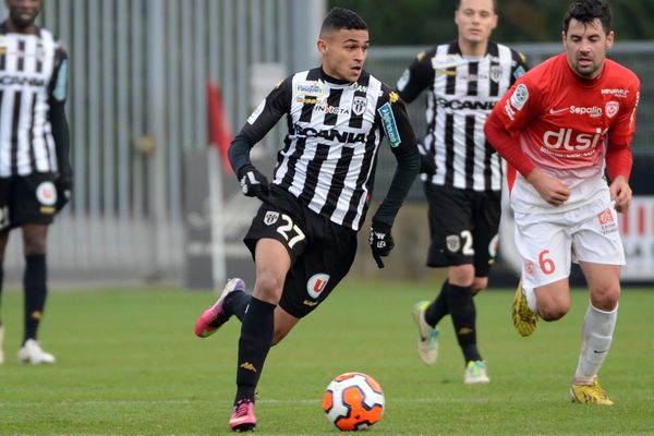 ANGERS LE 11/01/2014 : 15 EME JOURNEE DU CHAMPIONNAT DE FRANCE DE LIGUE 2 MATCH : ANGERS - NANCY : BOUFAL