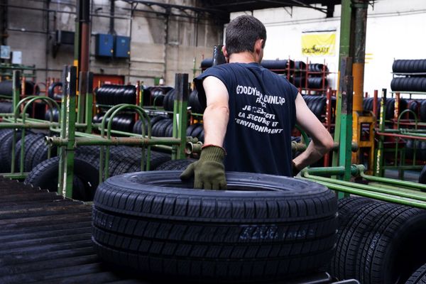 Les salariés de Dunlop à Montluçon veulent une prime pour maintenir leur pouvoir d'achat.