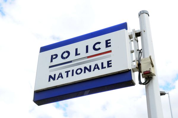 A Haguenau, une personne a été prise en charge par les sapeurs-pompiers ce mercredi 19 janvier dans la soirée après avoir été mordue au bras, selon elle, par un chien au domicile de son conjoint. Ce dernier a été retrouvé mort chez lui.