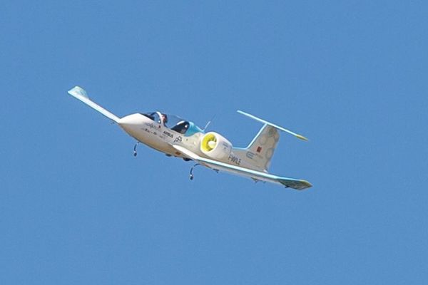 L'E Fan, le premier avion électrique à avoir traversé la Manche le 10 juin 2015.