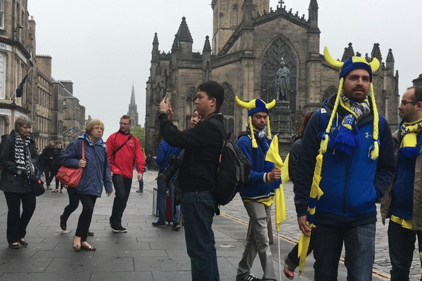 A Edimbourg, les premiers supporters de la Yellow Army ont procédé, vendredi 12 mai,  à une reconnaissance de terrain avant le jour J.