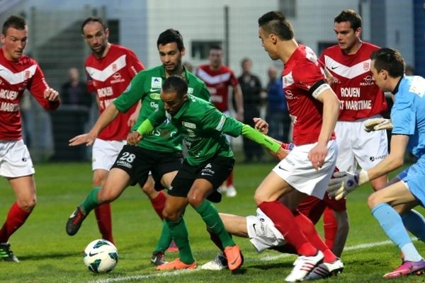 Le FC Rouen s'est incliné à Colmar 3 buts à 2.