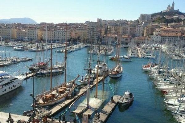 Le Marseillois a coulé dans le Vieux-Port - photo Frédéric Renard