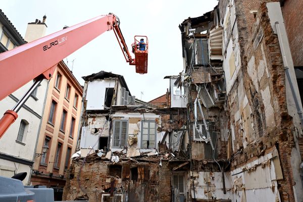 L'immeuble rue Saint-Rome a laissé place à un énorme vide.