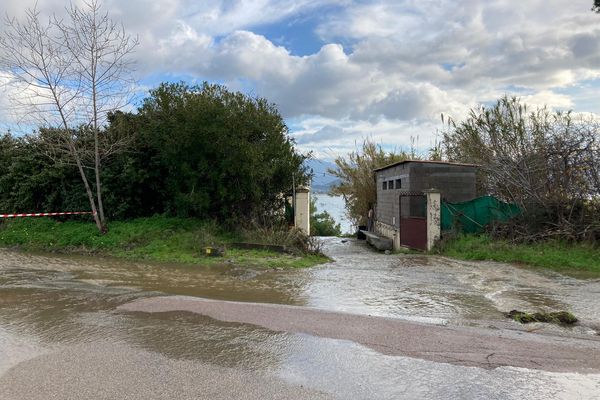 La rupture s'est produite en milieu de matinée à Aspretto, sur la route du Ricanto.