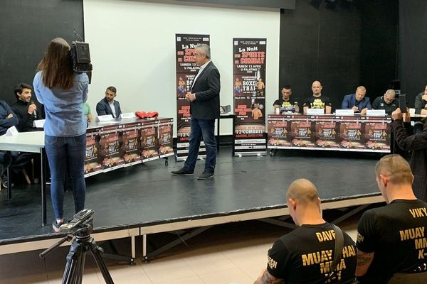 Pesées et conférence de presse à la veille de la "Nuit de sports de combat". 