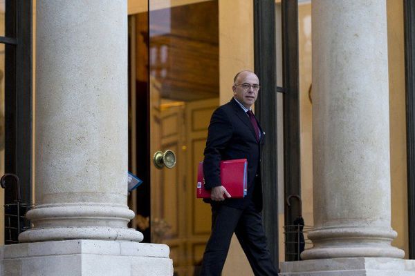 Bernard Cazeneuve à la sortie de l'Elysée le 3 décembre.