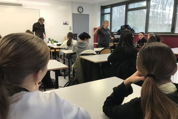 Evelyne Sagnet intervient régulièrement pour sensibiliser les jeunes aux discriminations, notamment au sexisme.