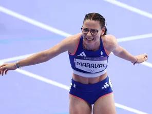 La joie de Louise Maraval lorsqu'elle se qualifie pour les finales du 400 m haies, le 6 août 2024.