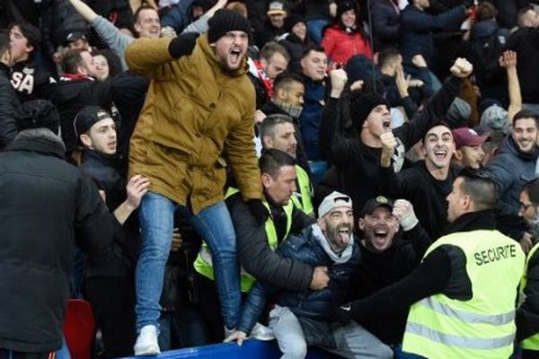 Des supporters niçois lors d'un match Nice-PSG.