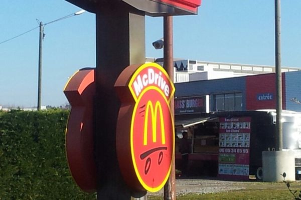 Le camion de Class'Burger est à quelques mètres du Mac Do