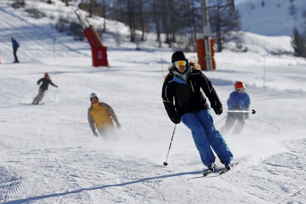 Skieurs à Isola 2000