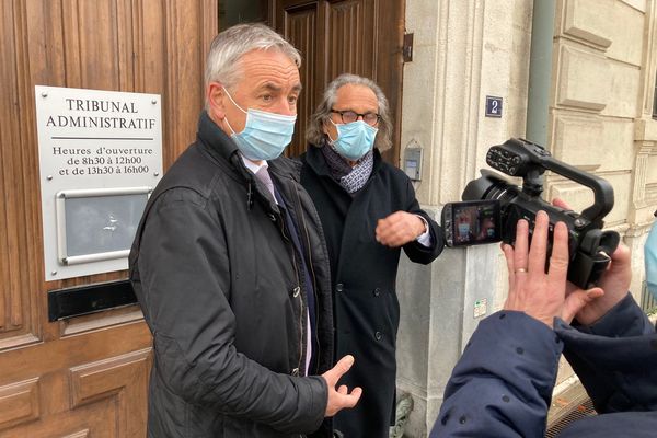 L'ancien maire d'Annecy Jean-Luc Rigaut devant le tribunal administratif de Grenoble à l'issue de l'audience lors de laquelle il a demandé l'annulation du second tour des élections municipales à Annecy.