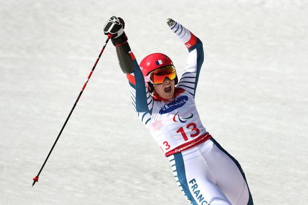 La skieuse handisport Marie Bochet appelle les internautes à lui envoyer dessins et messages de soutien pour personnaliser sa prothèse avant les Jeux paralympiques de Pékin.