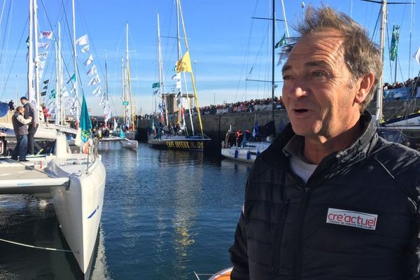 Bertrand de Broc, le skipper de Cre'actuel, lors du passage des écluses ce samedi 3 novembre 2018 à la veille du départ de la Route du Rhum