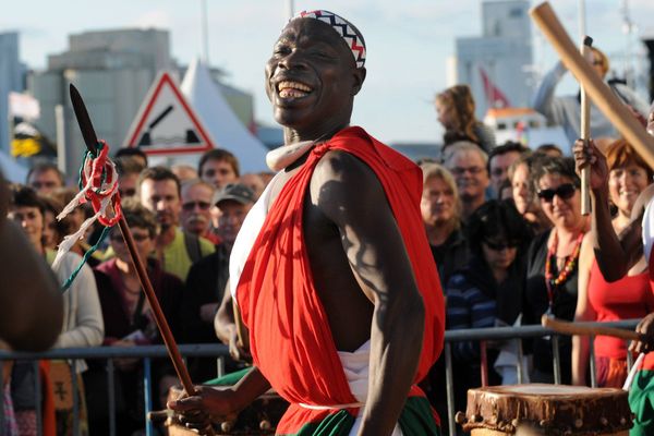 Les Escales en 2010 avec les tambourgs du Burundi