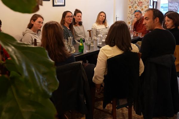 Deux fois par mois, l'association Happy End organise au Bam Bam café des "apéros de la mort".