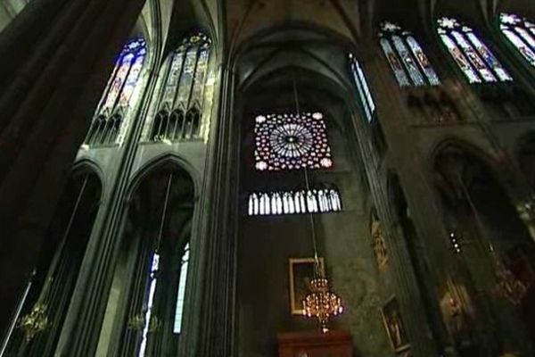 Construite à partir du XIIIe siècle, la cathédrale de Clermont-Ferrand a été achevée au XIXe siècle par Viollet-le-Duc.