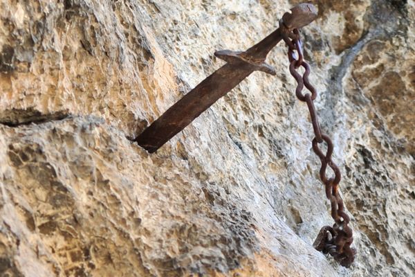 La célèbre épée Durandal se trouvait dans le sanctuaire de Rocamadour (Lot), avant d'être dérobée le 22 juin 2024.