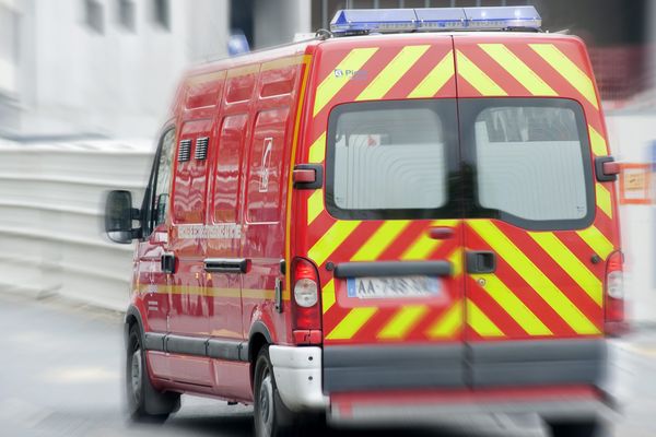 Trois explosions ont retenti après un incendie dans un abri de jardin à Aurec-sur-Loire, en Haute-Loire.