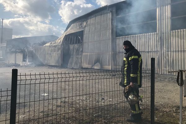 En tout, 1.300 m2 de la fabrique ont brûlé à Outremécourt, à l'est de la Haute-Marne