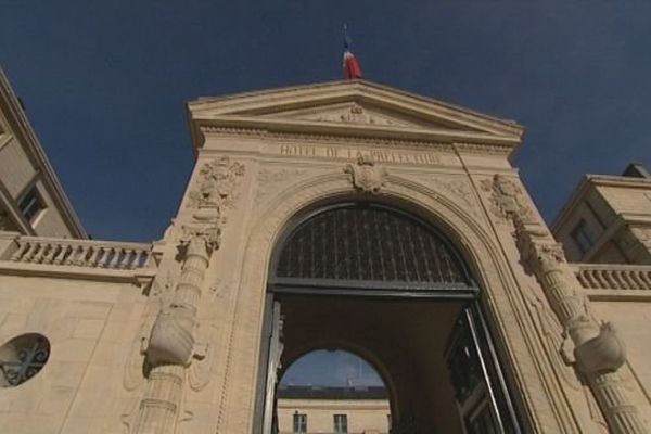 Les grands électeurs étaient conviés à la préfecture du Calvados pour élire les trois sénateurs du département.