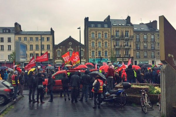 Un lundi maussade pour ce défilé du 1er mai au Havre